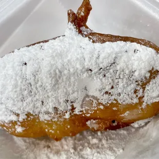 ﾟ(*‿*) ｡･:*:･ﾟ Make room for a heavenly goodness novelty: Fried Deep Twinkie.