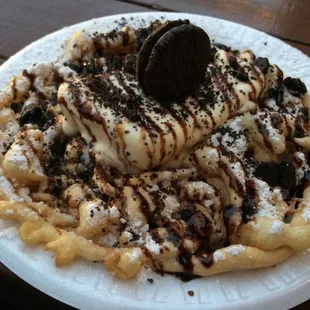Cookies n&apos; Cream funnel cake