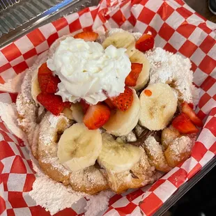 Strawberries N&apos; Bananas Powdered sugar, strawberries, bananas, Nutella.