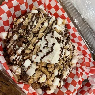 S&apos;more funnel cake