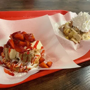 Mini size - strawberry cheesecake (left) and banana pudding (right)