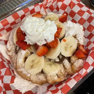 Banana and Strawberry funnel cake ‍