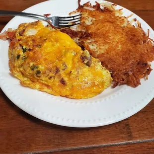 an omelet and hash browns