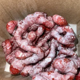 Famous Red Velvet | Instagram @Kurlykonnoisseur