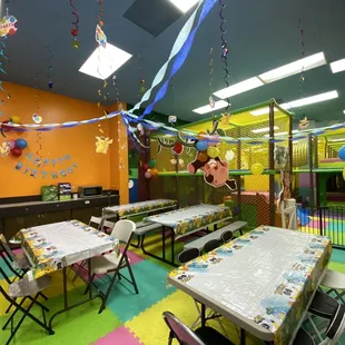 You can rent this room for parties (decorations not included)