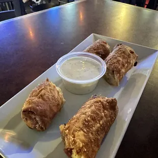 Mac n cheese rolls