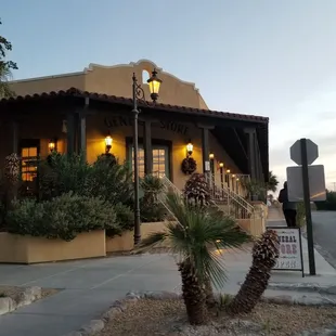 Store Facade  12/2023