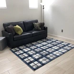 Compact, modern, queen pull out that is easy to clean and didn&apos;t break the bank.