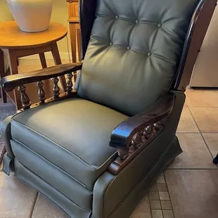 Ethan Allen rocker/recliner side view
