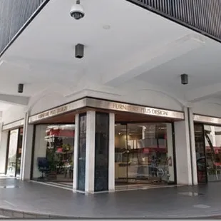 Corner of Bishop and Queen Street, 1st floor of Topa Financial Center