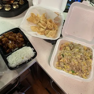 Lunch special Orange Chicken, Crab Rangoon&apos;s, Combo Fried Rice