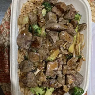 Steak bowl (broccoli, mushrooms, onions, and brown rice with teriyaki sauce).