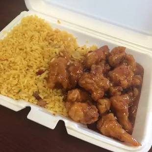 General Tso lunch combination is always the best can&apos;t beat 5.35!