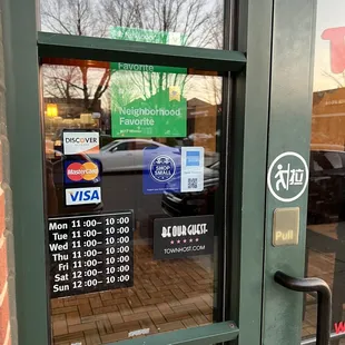 Entrance/Hours