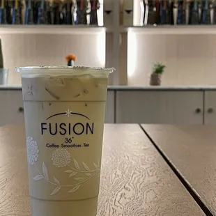 Oolong green tea with cream (milktea)