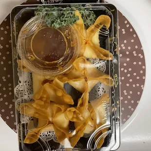 5 Crab Rangoons... Yummy &amp; a beautiful presentation of this too!!