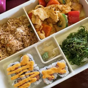 Bento Bowl with spicy tuna roll, chicken curry, seaweed salad and fried rice