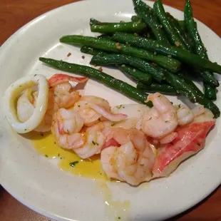 a plate of shrimp and green beans