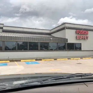 the outside of the restaurant