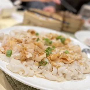 Steamed clams over ho fun in garlic sauce
