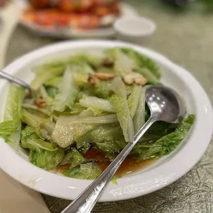 sauté garlic with lettuce