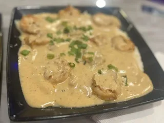 Lovelee Vibes Bar & Grill