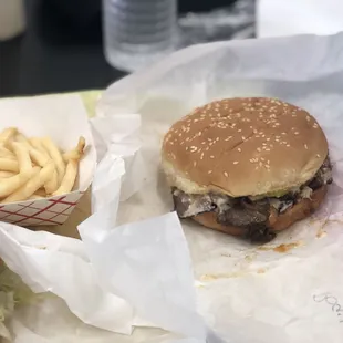 I'm not a meat lover. HOWEVER, this Roast Beef burger was divine. Not at all dry. Super flavorful and juicy.