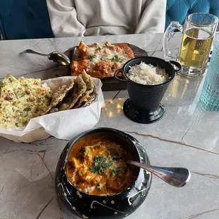 Butter chicken &amp; onion chilli naan