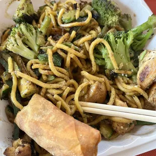 a plate of noodles and broccoli