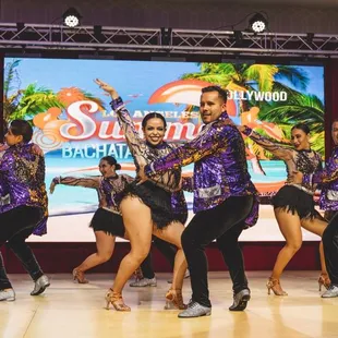 Performing team : have you every wanted to perform on stage? join our teams!