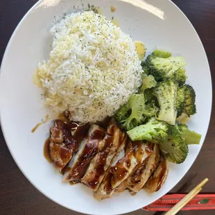 Terrayaki Plate, steamed broccoli and steamed rice.