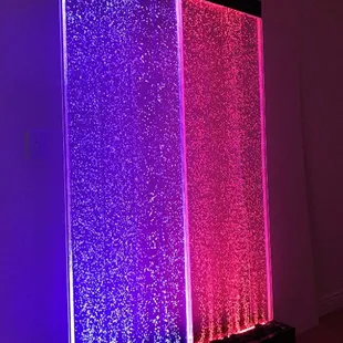 Red and blue duo color bubble wall at entrance.