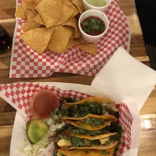 Crunchy tacos - 2 chicken, 2 asada