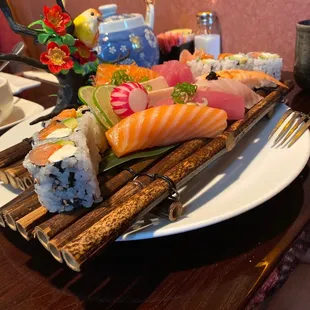 Sushi sushimi combo