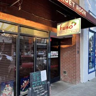 the outside of the restaurant