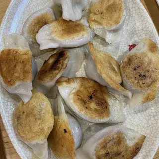 33. Pan Fried Onion & Beef Dumpling
