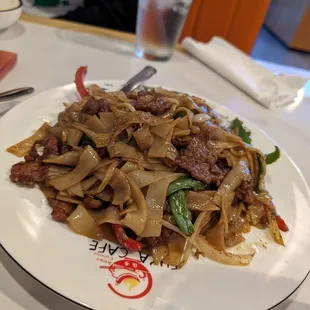 Flat Rice Noodles with Beef
