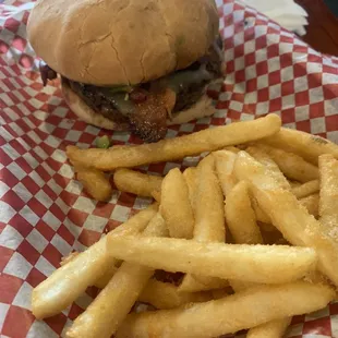 Fuzzy&apos;s Classic Burger