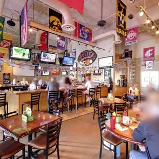 a blurry image of a restaurant