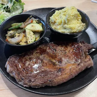 Ribeye with vegetables and mashed potatoes
