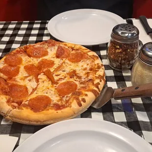 Mini pizza and large drink special