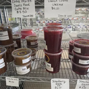 1lb and 2lb dulce de leche and strawberry glaze.