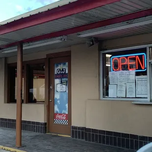 the entrance to the restaurant