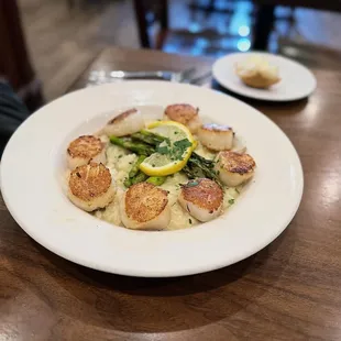 OUTSTANDING scallops. I could have devoured all of them, and more.