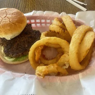 Hamburger with onion rings