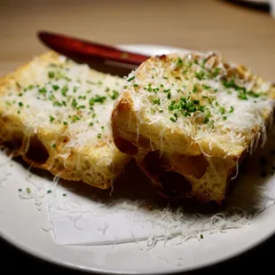 Garlic Bread - IG: @nelson_eats