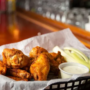 a basket of fried chicken wings