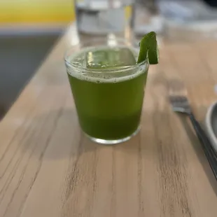 greta tea - vodka, kiwi, banana, citrus, matcha