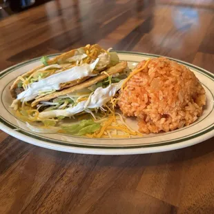 Crunchy ground beef tacos meal