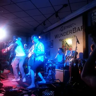 Tha Dirt Feelin&apos; on stage rocking the house!